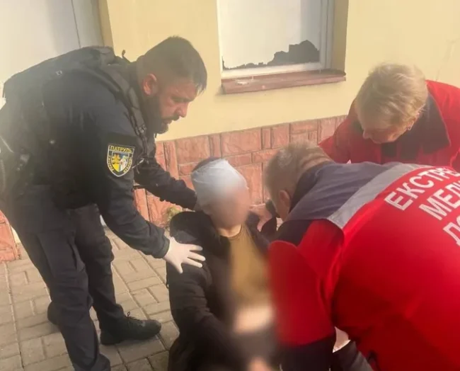 На Волині бібліотекарка розбила чоловіку голову На Волині бібліотекарка розбила чоловіку голову