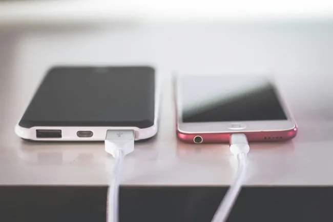 Как правильно заряжать смартфон без вреда?