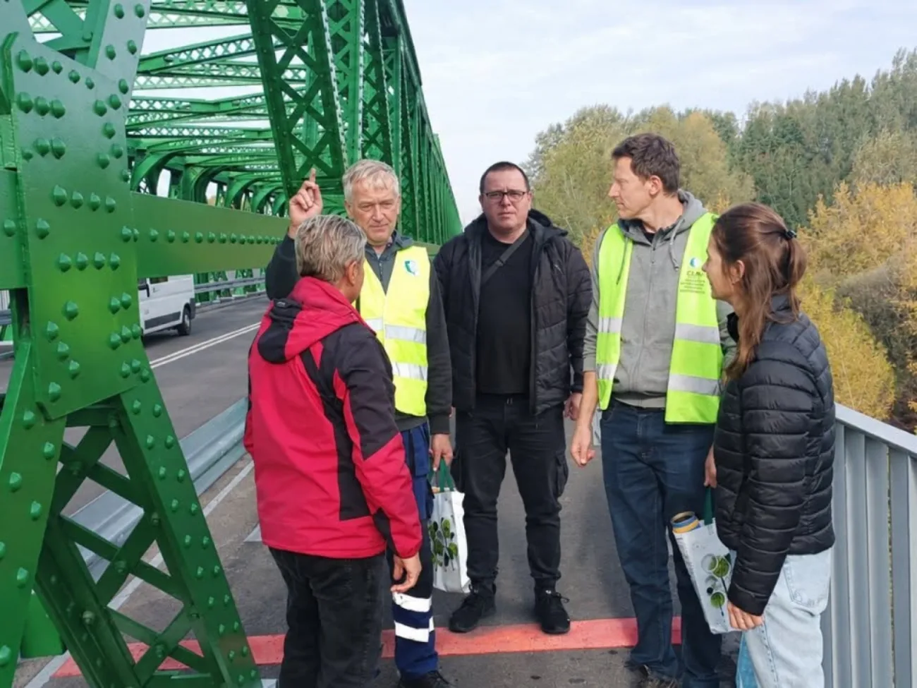 На Волині українці та поляки взяли проби води з річки На Волині українці та поляки взяли проби води з річки