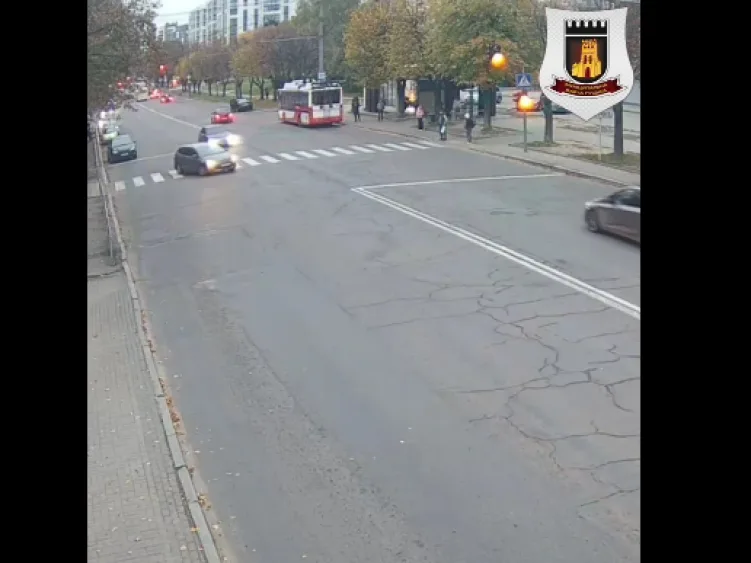 В Луцьку зіткнулися авто на світлофорі: є пошкодження В Луцьку зіткнулися авто на світлофорі: є пошкодження