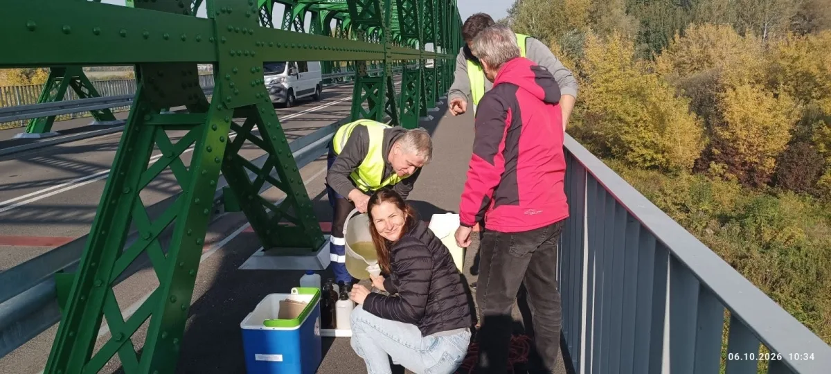 На Волині українці та поляки взяли проби води з річки