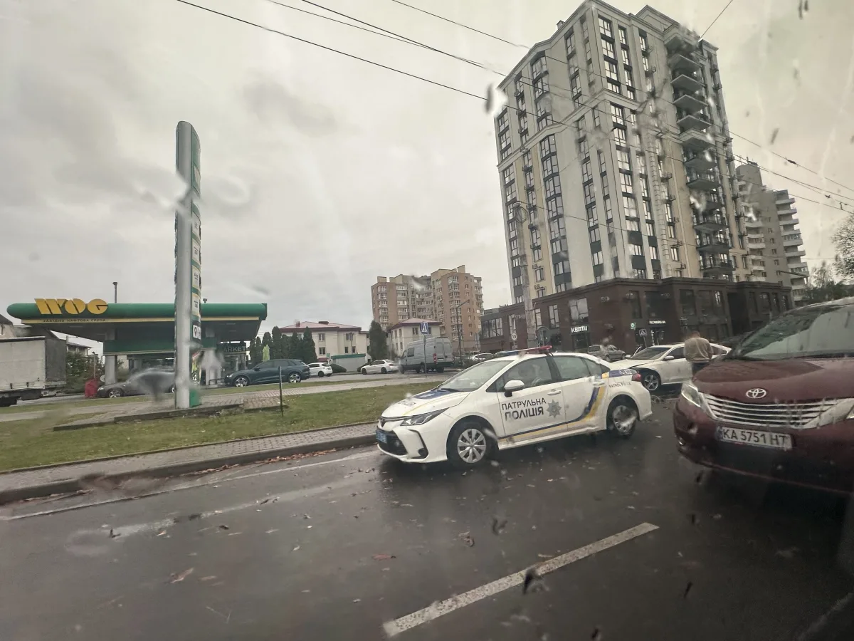В Луцьку на Київському майдані сталася аварія: відлетів бампер