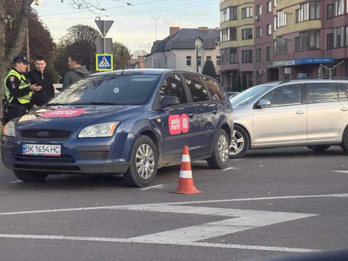 В Луцьку зіткнулися дві автівки біля кільця
