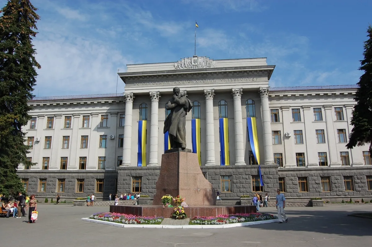 Волиньрада планує передати Луцьку будівлю ВНУ та ще 13 об'єктів